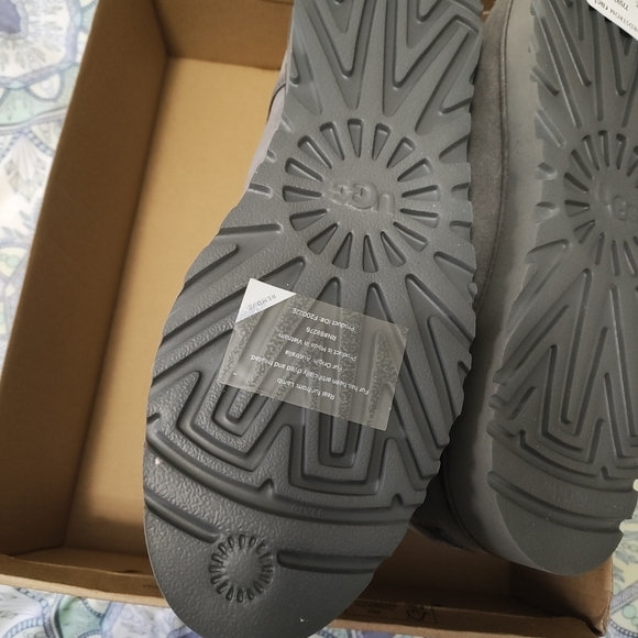 UGG Boots - Picture 7 of 7